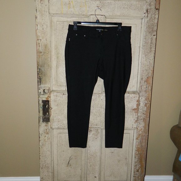 5/$25 YMI WannaBettaButt Stretch Jeggings Mid Rise Black Size 18 (S-31) - Picture 1 of 7